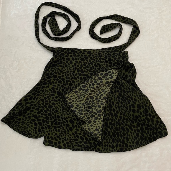 NWOT Abercrombie & Fitch Wrap Tie Mini Skirt - XS/S - Animal Print​ - Picture 6 of 8